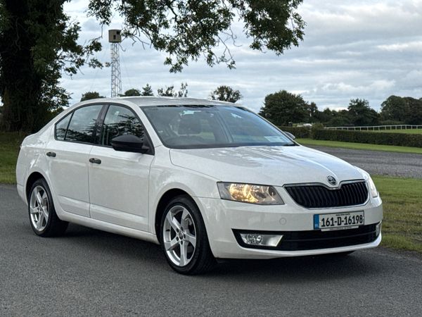 Skoda Octavia Saloon, Diesel, 2016, White