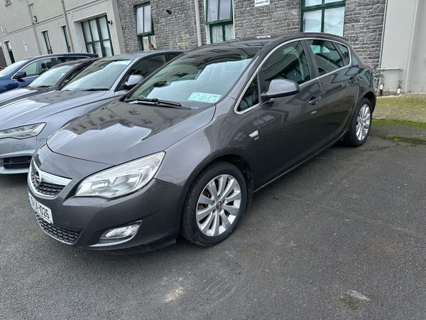Opel Astra Hatchback, Diesel, 2010, Grey