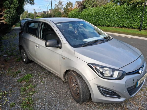 Hyundai i20 Hatchback, Petrol, 2013, Silver