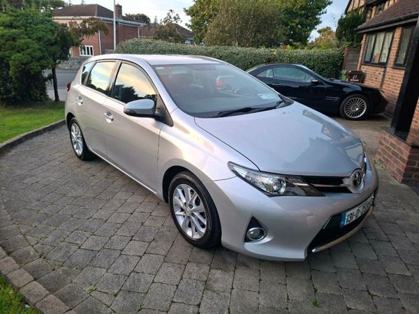 Toyota Auris Hatchback, Diesel, 2013, Silver