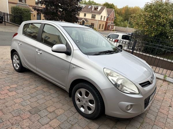Hyundai i20 Hatchback, Petrol, 2009, Silver