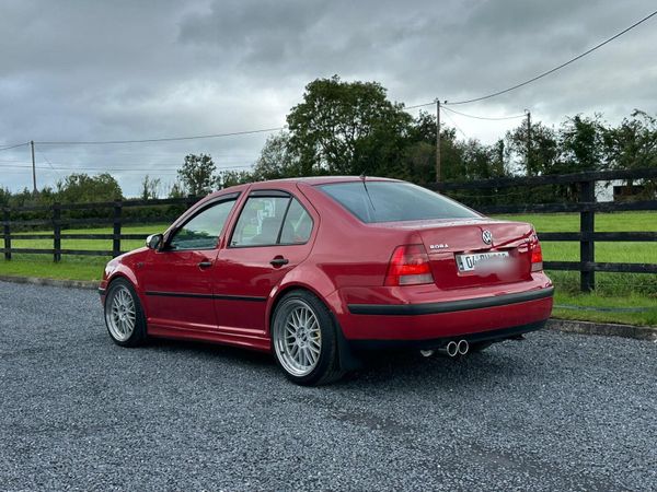 Volkswagen Bora Saloon, Petrol, 2004, Red