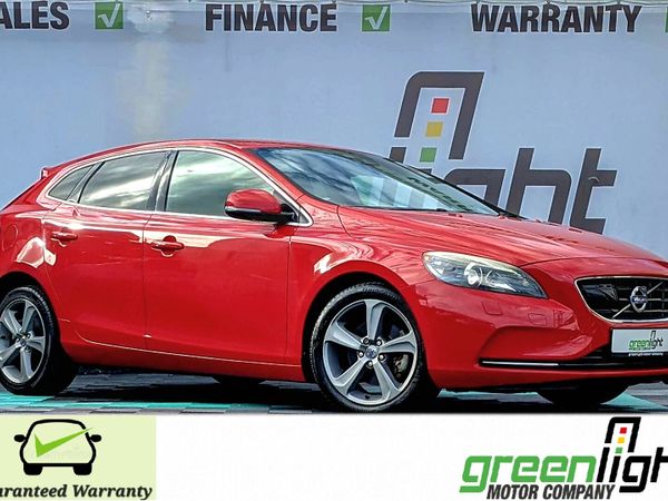 Volvo V40 Hatchback, Petrol, 2013, Red