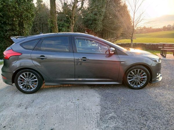 Ford Focus Hatchback, Diesel, 2017, Grey