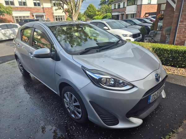 Toyota Aqua Hatchback, Petrol Hybrid, 2017, Silver