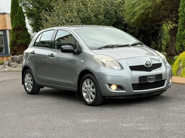 Toyota Yaris Hatchback, Petrol, 2011, Silver