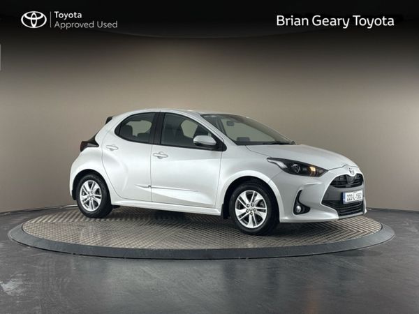 Toyota Yaris Hatchback, Petrol Hybrid, 2022, White