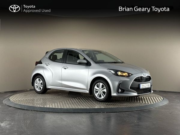 Toyota Yaris Hatchback, Petrol Hybrid, 2023, Silver