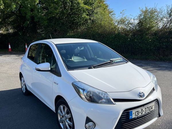 Toyota Yaris Hatchback, Petrol Hybrid, 2013, White