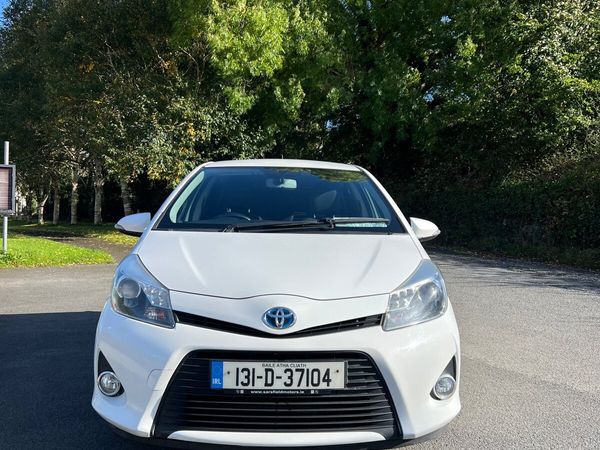 Toyota Yaris Hatchback, Petrol Hybrid, 2013, White