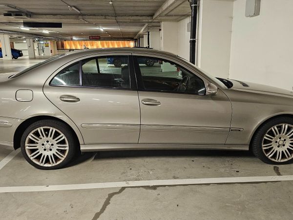 Mercedes-Benz E-Class Saloon, Petrol, 2009, Silver