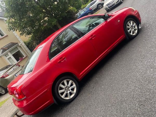 Toyota Avensis Saloon, Petrol, 2004, Red