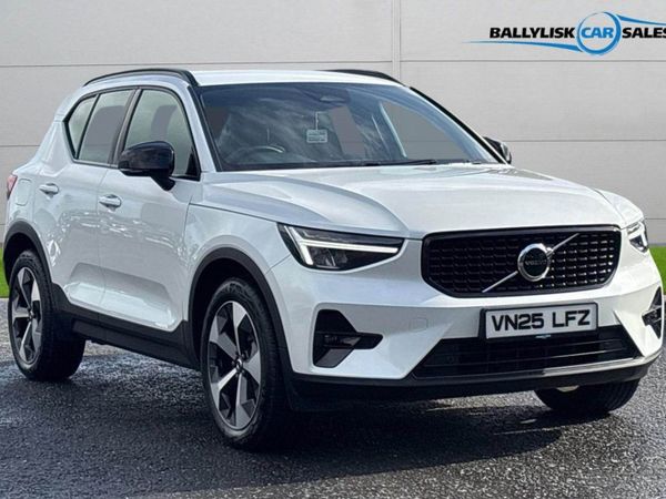 Volvo XC40 , Petrol, 2025, White