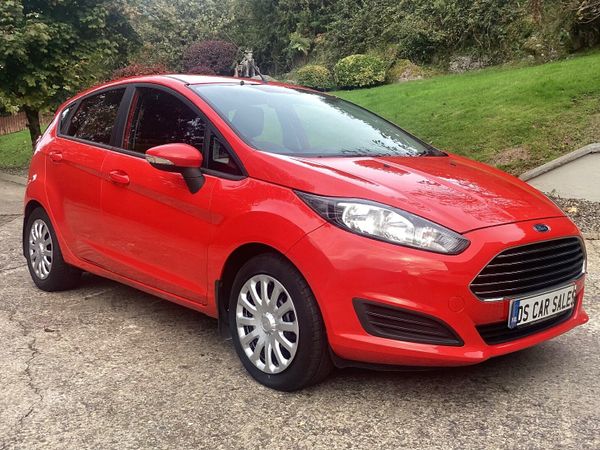 Ford Fiesta Hatchback, Petrol, 2015, Red
