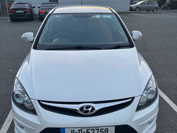 Hyundai i30 Hatchback, Petrol, 2011, White