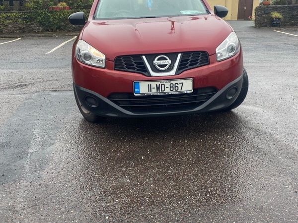 Nissan Qashqai Hatchback, Diesel, 2011, Red
