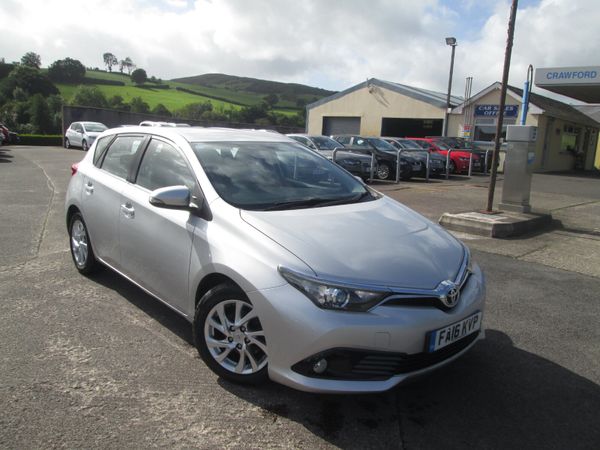 Toyota Auris Hatchback, Diesel, 2016, Silver