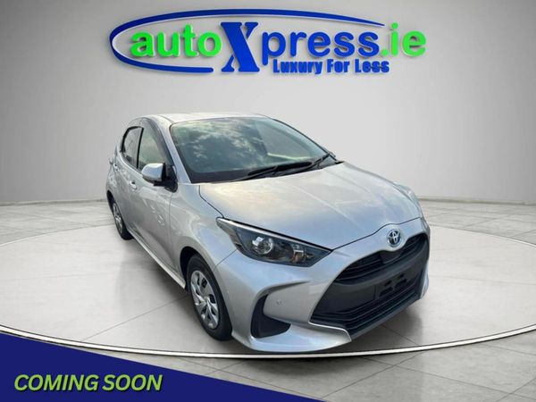 Toyota Yaris Hatchback, Petrol Hybrid, 2020, Silver