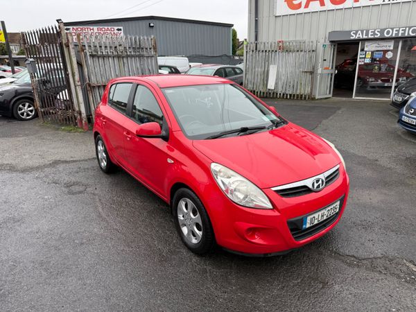 Hyundai i20 Hatchback, Petrol, 2010, Red