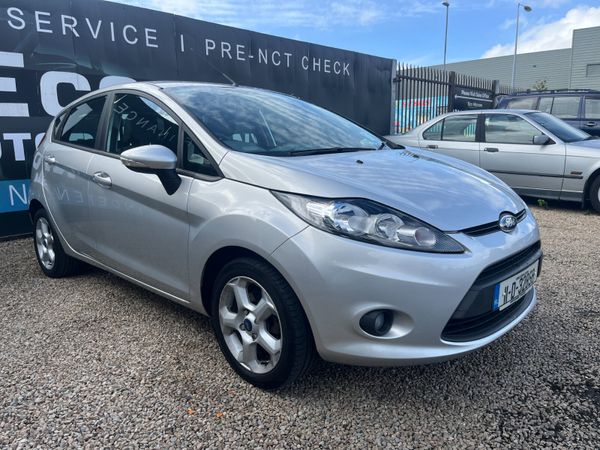 Ford Fiesta Hatchback, Petrol, 2011, Silver