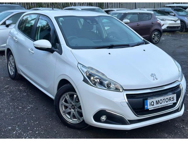 Peugeot 208 Hatchback, Petrol, 2016, White