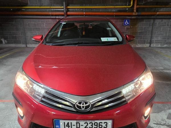 Toyota Corolla Saloon, Petrol, 2014, Red
