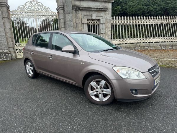 Kia Ceed Hatchback, Petrol, 2008, Beige