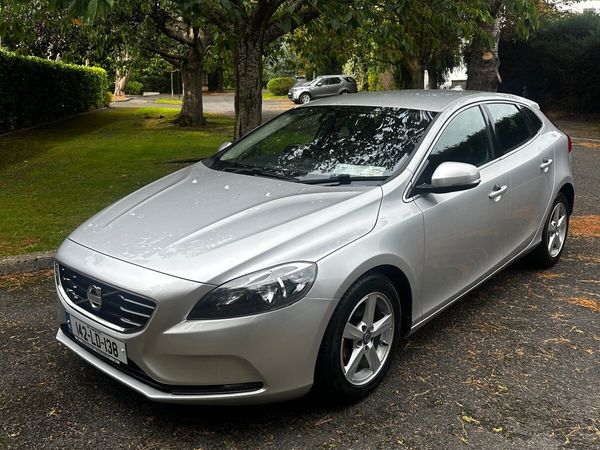 Volvo V40 Hatchback, Diesel, 2014, Silver