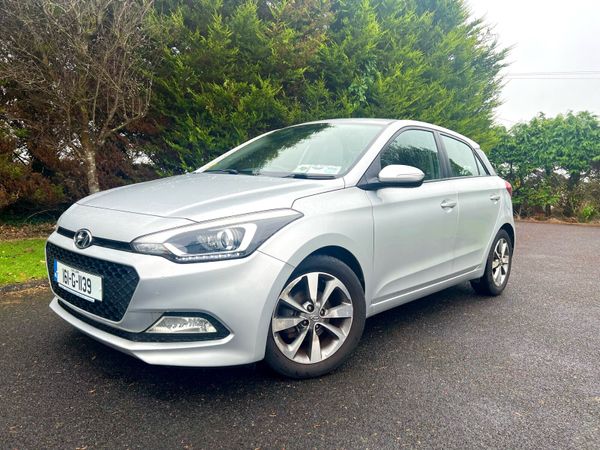 Hyundai i20 Hatchback, Petrol, 2016, Silver