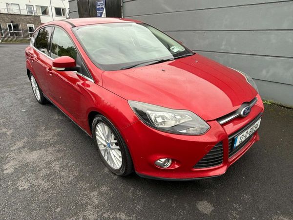 Ford Focus Hatchback, Petrol, 2012, Red