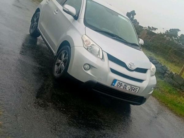 Toyota Urban Cruiser SUV, Petrol, 2009, Silver