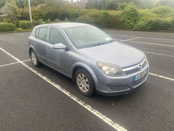 Opel Astra Hatchback, Petrol, 2006, Silver