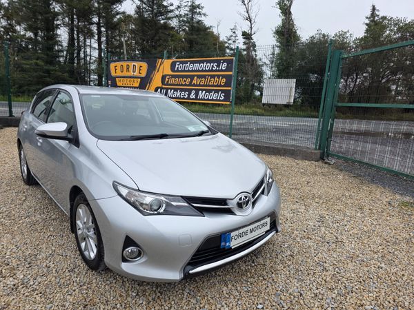 Toyota Auris Hatchback, Diesel, 2013, Silver