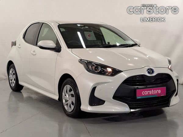 Toyota Yaris Hatchback, Petrol Hybrid, 2022, White