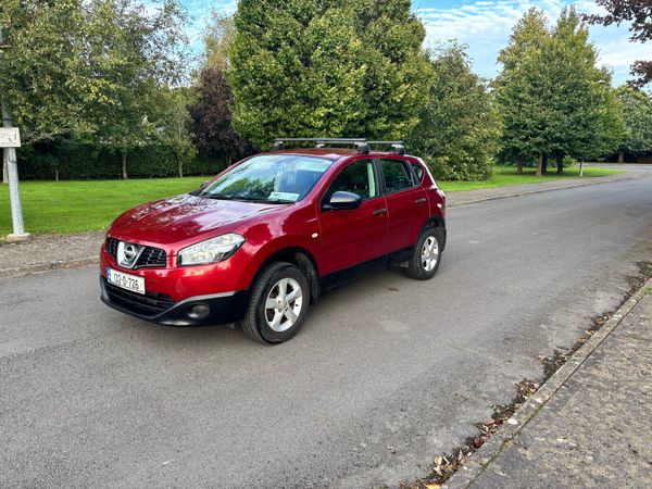 Nissan Qashqai MPV, Diesel, 2013, Red