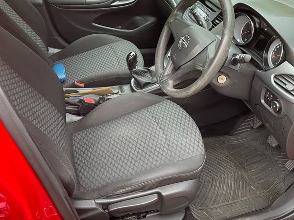 Opel Astra Hatchback, Diesel, 2016, Red