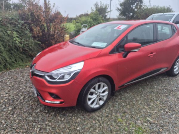 Renault Clio Hatchback, Petrol, 2019, Red