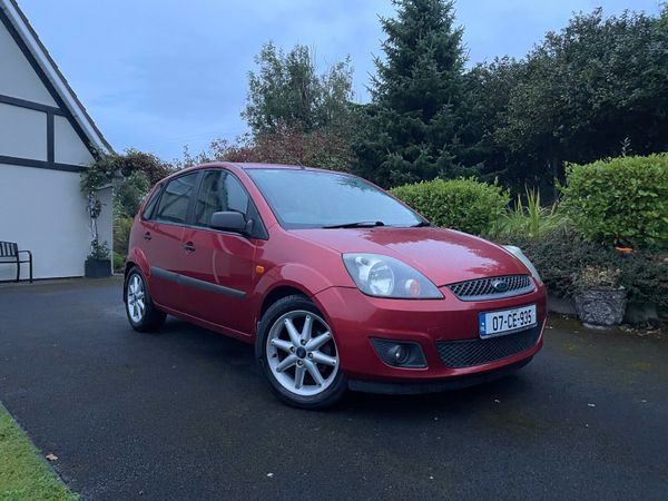 Ford Fiesta Hatchback, Petrol, 2007, Red