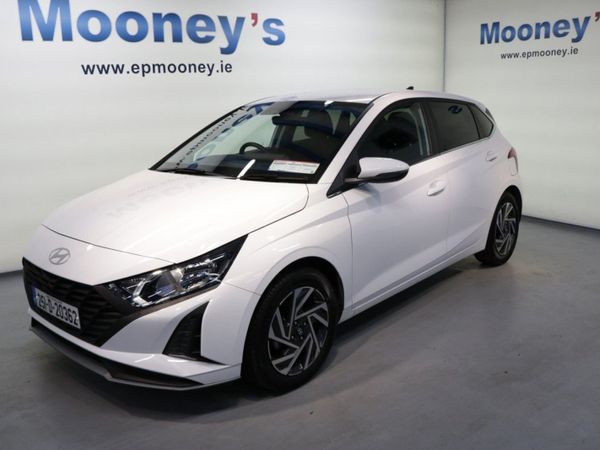 Hyundai i20 Hatchback, Petrol, 2025, White
