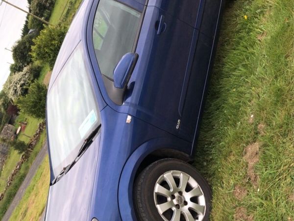 Vauxhall Astra Hatchback, Petrol, 2005, Blue