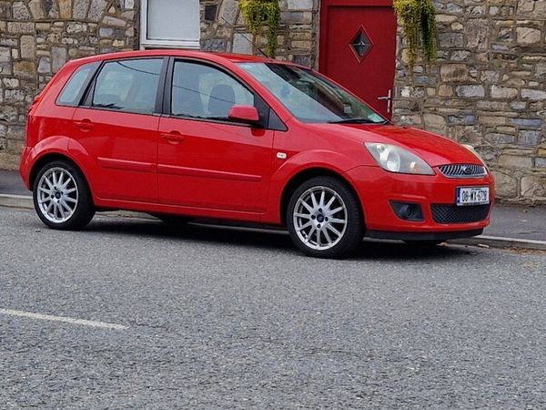 Ford Fiesta Hatchback, Petrol, 2008, Red