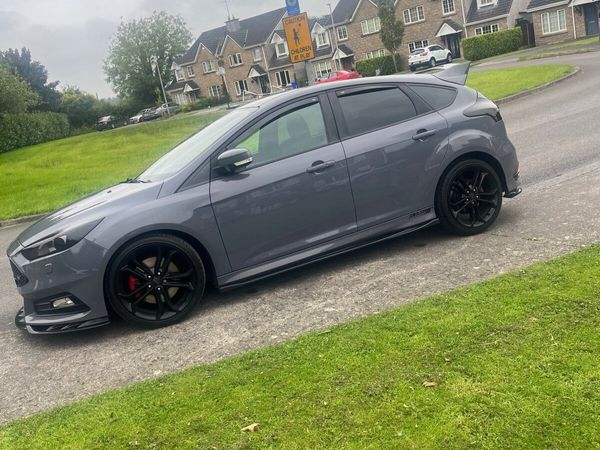 Ford Focus Hatchback, Petrol, 2017, Grey