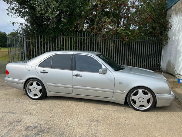 Mercedes-Benz E-Class Saloon, Petrol, 1998, Silver