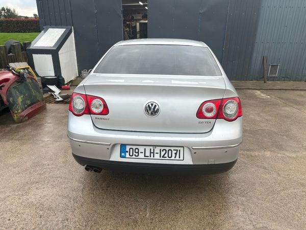 Volkswagen Passat Saloon, Diesel, 2009, Silver