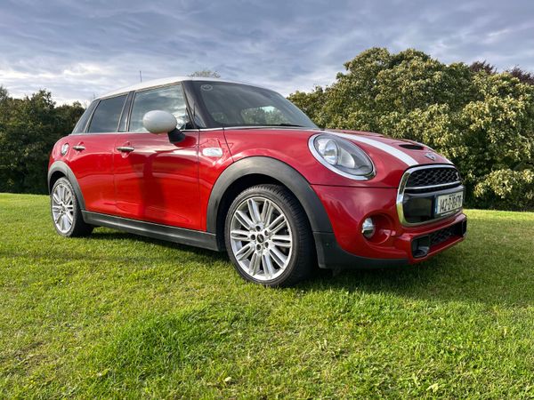 Mini Cooper Hatchback, Diesel, 2014, Red