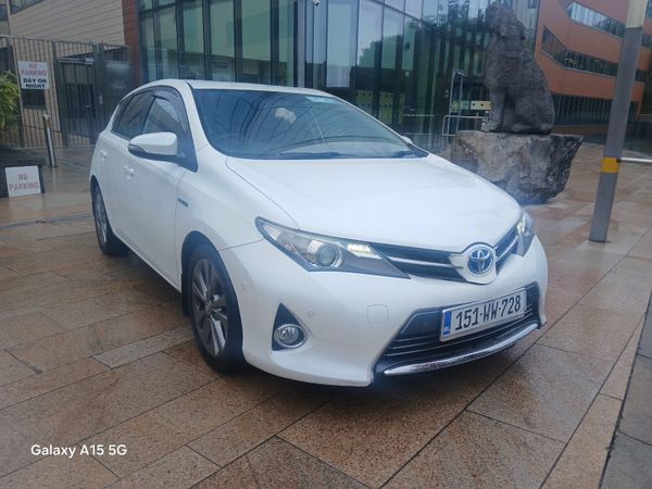 Toyota Auris MPV, Petrol Hybrid, 2015, White