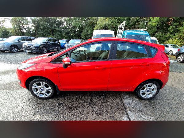 Ford Fiesta Hatchback, Petrol, 2015, Red