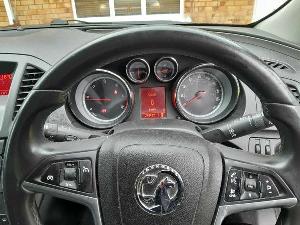Vauxhall Insignia Hatchback, Diesel, 2010, Black