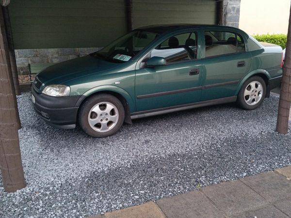 Opel Astra Saloon, Petrol, 2001, Green