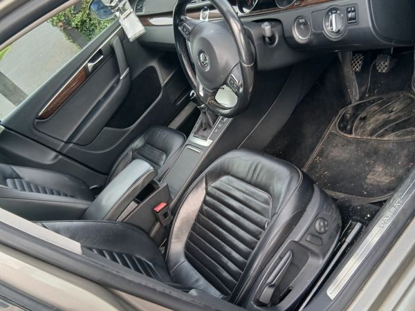 Volkswagen Passat Saloon, Diesel, 2013, Brown